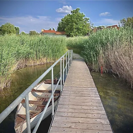In - Balaton 20220 בית נופש Szántód